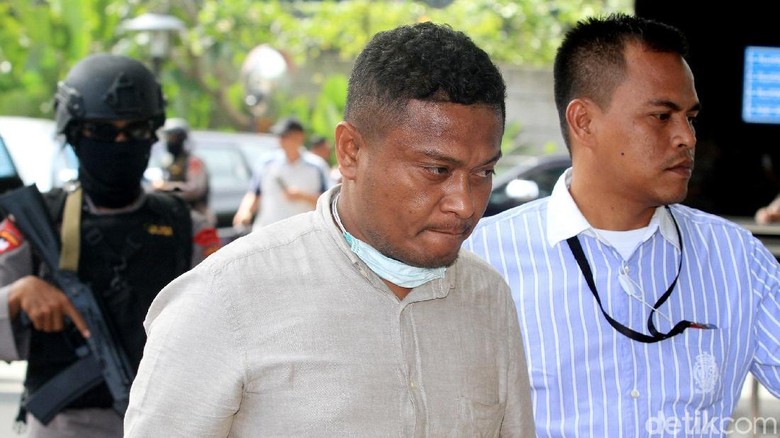 KPK Tetapkan Bupati Buton Selatan Tersangka Suap KPK Tetapkan Bupati Buton Selatan Tersangka Suap