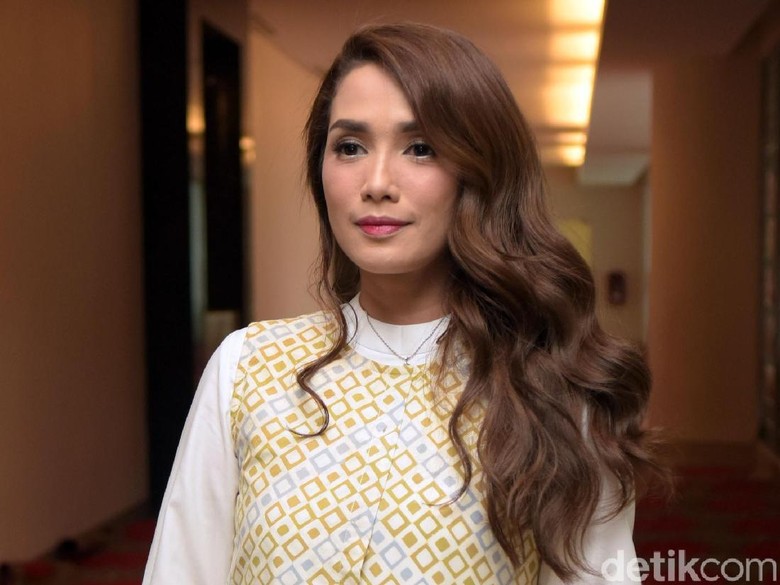 Anak Jatuh hingga Benjol Berdarah, Ussy Sulistyawaty Stres Banget Anak Jatuh hingga Benjol Berdarah, Ussy Sulistyawaty Stres Banget