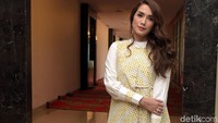 Amin, semoga secepatnya berhijrah ya Ussy. Foto: Pool/Noel/DetikFoto.