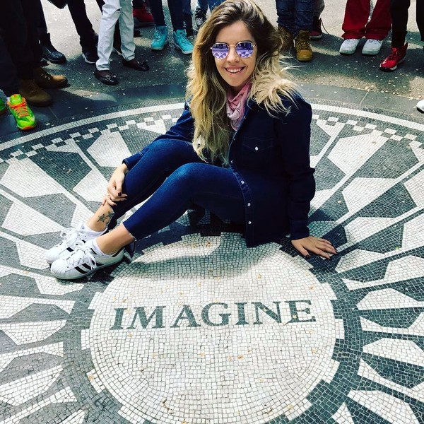 Beberapa waktu lalu, Dalma liburan ke New York. Di sana, Dalma berfoto di depan spot Imagine di Strawberry Fields, Central Park yang didedikasikan untuk mengenang kepergian John Lennon. (Dalma Maradona/Instagram) Beberapa waktu lalu, Dalma liburan ke New York. Di sana, Dalma berfoto di depan spot Imagine di Strawberry Fields, Central Park yang didedikasikan untuk mengenang kepergian John Lennon. (Dalma Maradona/Instagram)