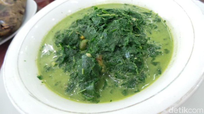 Sayur Gurih Daun Singkong Tumbuk