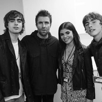 Publik selama ini mungkin hanya mengatahui vokalis Liam Gallagher sebagai ayah dari dua anak lelaki. Tapi, Liam ternyata juga memiliki dua putri. Salah satunya bernama Molly Moorish yang belum lama ini baru ditemuinya pertama kali setelah 19 tahun terpisah. (Foto: Instagram/Molly Moorish)