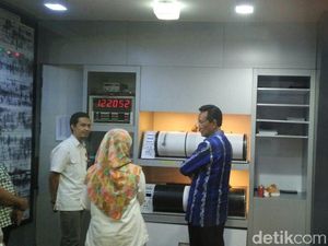 Pantau Merapi, Sultan HB X Kunjungi Kantor BPPTKG Yogya