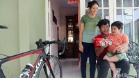 Memiliki prestasi dan berjodoh di balap sepeda tak membuat Aiman memaksakan anaknya mengikuti karier di balap sepeda. Bahkan, Aiman memiliki rencana untuk tak mengarahkan Arslan Aghrar, 2 tahun, menjadi atlet balap sepeda.