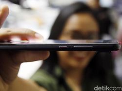 Unboxing Huawei P20 Pro dengan Tiga Kamera Leica