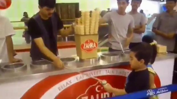 Viral! Ekspresi Gemas Bocah yang Kesal Dikerjai Penjual Es Krim