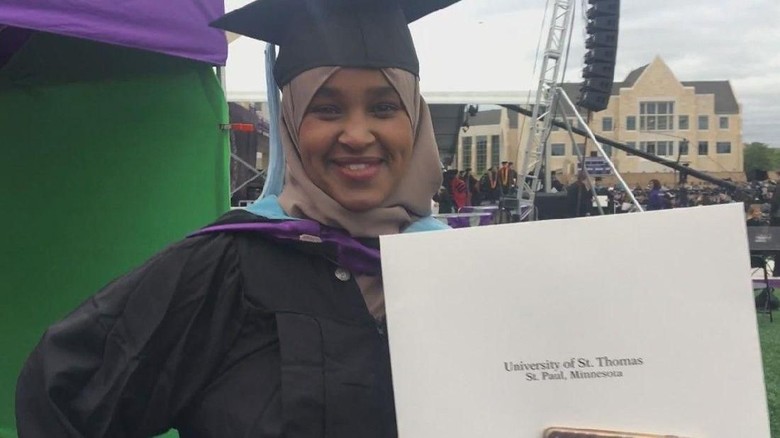 Cerita Inspiratif Zeinab Diwisuda Sehari Setelah Melahirkan Cerita Inspiratif Zeinab Diwisuda Sehari Setelah Melahirkan