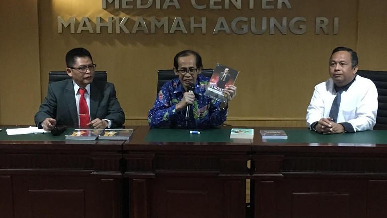 Pensiun, Artidjo Alkostar akan Angon Kambing di Desanya Pensiun, Artidjo Alkostar akan Angon Kambing di Desanya