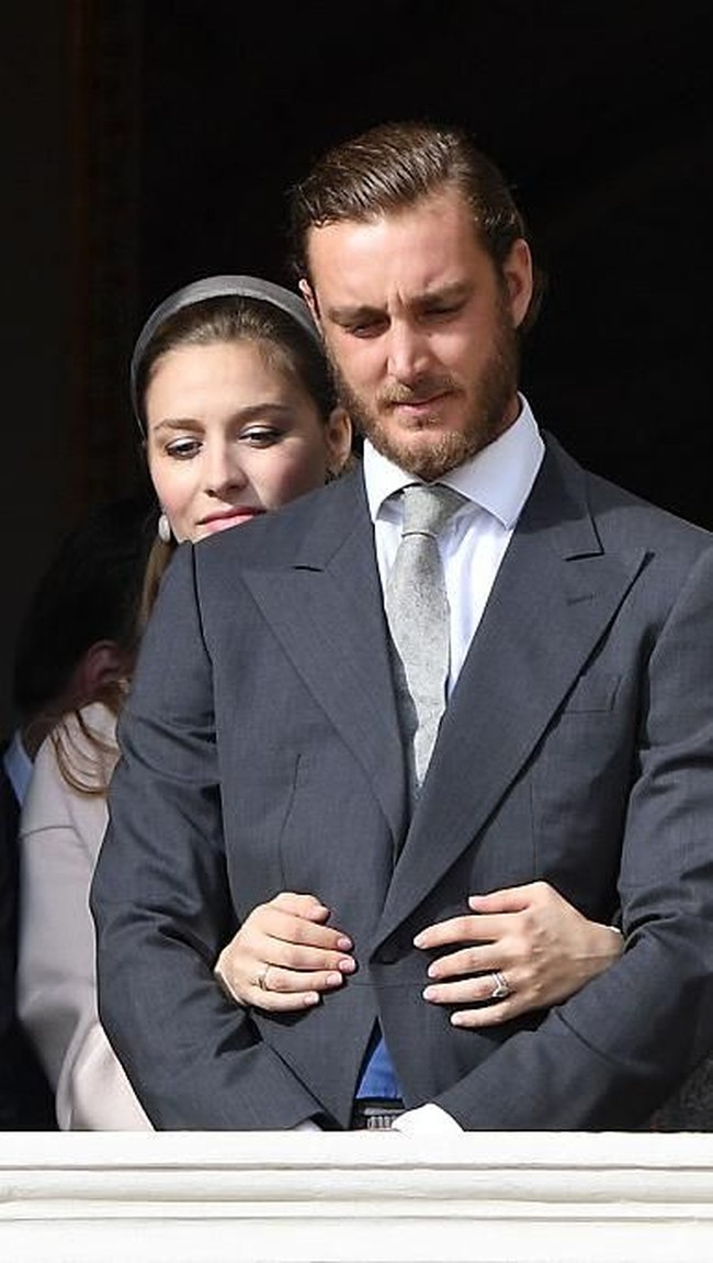 Saat pacaran hingga menikah, Putri Beatrice dan Pangeran Pierre pun kerap menunjukkan kemesraan di hadapan publik. Sama seperti pasangan Harry-Meghan, mereka pun mendobrak kebiasaan keluarga kerajaan.  Foto: Getty Images