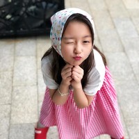  Gaya menggemaskan Haeun ketika memakai boots merah. Foto: Instagram