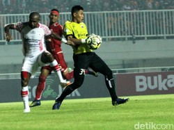 Tidak ada tambahan gol lagi yang tercipta, sampai akhirnya wasit Prasetyo Hadi meniup peluit panjang tanda pertandingan berakhir. Skor tetap 2-0 untuk kemenangan Persija.
