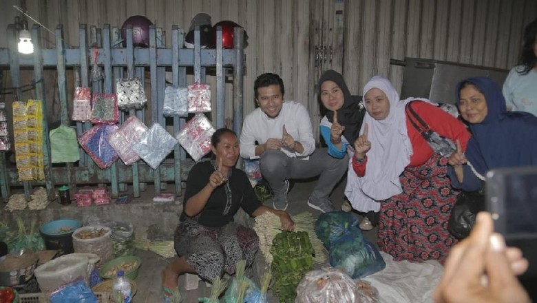 Di Pasar Tembok, Emil Dardak Ingin Angkat Ekonomi Wong Cilik Di Pasar Tembok, Emil Dardak Ingin Angkat Ekonomi Wong Cilik