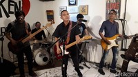 Lagu Rencana Berbahaya bercerita tentang seseorang yang berniat mewujudkan apa yang sudah ia rencanakan, meski memiliki risiko besar. Foto: Desi Puspasari