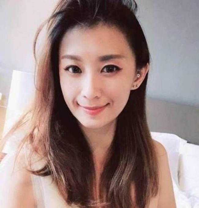 Saya pasti akan mengirim putra saya ke sekolah ini, komentar netizen. Jika guru saya terlalu cantik, saya pasti akan sangat buruk dalam matematika dan terus mengulang nilai saya, tambah netizen lainnya. Foto: Istimewa