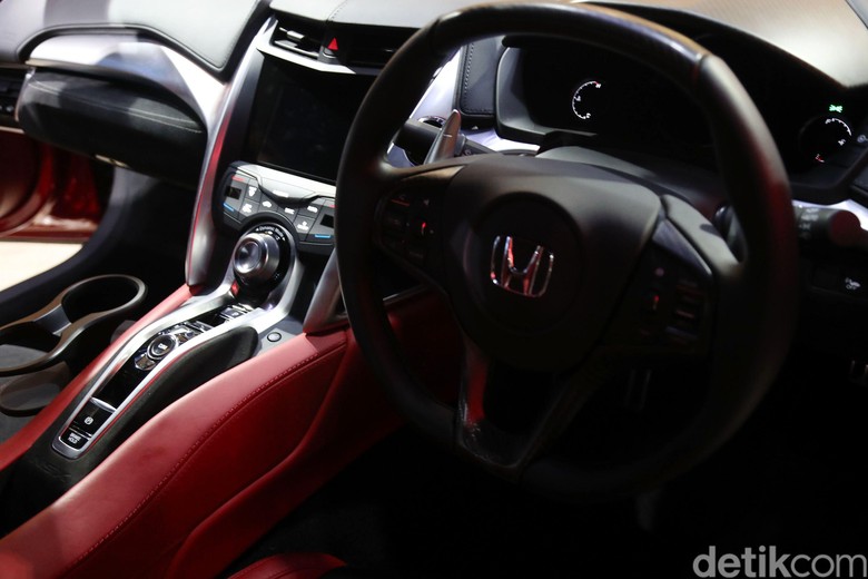 Meski nilai tukar dolar AS terhadap rupiah terus menguat, Honda masih menahan harga jual mobil. Foto: Grandyos Zafna Meski nilai tukar dolar AS terhadap rupiah terus menguat, Honda masih menahan harga jual mobil. Foto: Grandyos Zafna