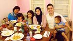 10 Momen Papah Muda, Rionaldo Stokhorst Saat Makan Bareng Keluarga