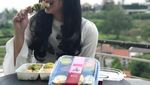 Cantik dan Doyan Makan, Begini Aksi Juwita Bahar Ketika Ngemil