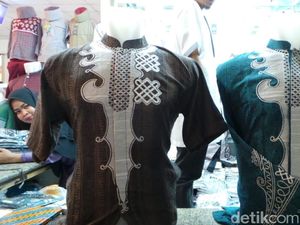 Baju Koko Black Panther di Tanah Abang Buatan Lokal Lho