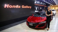 Meski telah diboyong, tapi mobil sport itu belum dijual massal di Indonesia.