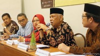 Azyumardi Azra menyampaikan pendangannya.