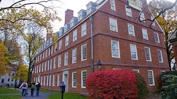 3. Dalam sebuah wawancara di tahun 2015, Ma mengaku ia pernah ditolak masuk Universitas Harvard 10 kali.