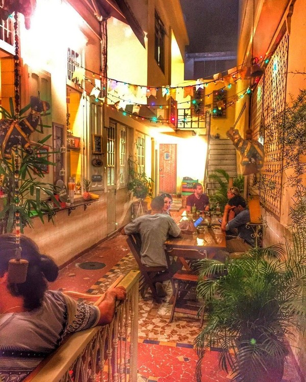 Didapuk sebagai yang terbaik se-Brasil, Discovery Hostel di Rio de Janeiro dikenal akan kemeriahannya. Pesta yang meriah jadi ciri khasnya (@hostelworld/Instagram)