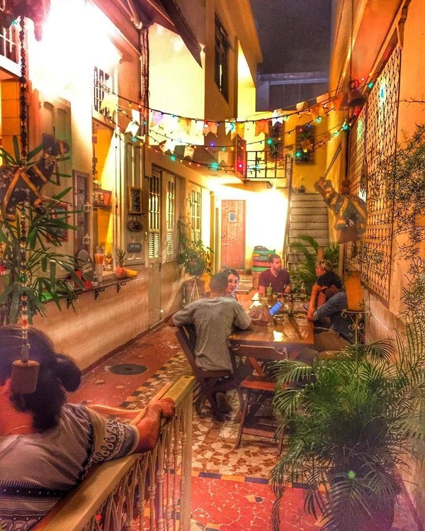 Didapuk sebagai yang terbaik se-Brasil, Discovery Hostel di Rio de Janeiro dikenal akan kemeriahannya. Pesta yang meriah jadi ciri khasnya (@hostelworld/Instagram) Didapuk sebagai yang terbaik se-Brasil, Discovery Hostel di Rio de Janeiro dikenal akan kemeriahannya. Pesta yang meriah jadi ciri khasnya (@hostelworld/Instagram)
