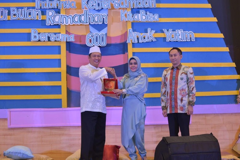 Di Hadapan Anak Yatim-Piatu, Bamsoet: Wakil Rakyat Orang Tua Kalian Di Hadapan Anak Yatim-Piatu, Bamsoet: Wakil Rakyat Orang Tua Kalian