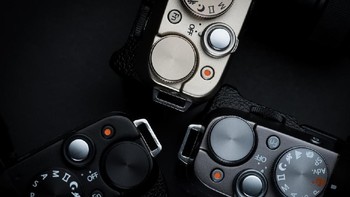 Fujifilm mengklaim X-T100 punya baterai yang tahan lama.  Foto: Fujifilm