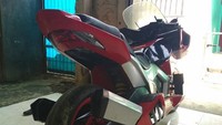 Di salah satu grup Facebook, Shabil mengunggah foto-foto moge 125 cc itu untuk dijual. Harga yang dipasang sebesar Rp 14 juta. Otolovers berminat? Foto: Dok. Facebook Ahmad Sabil