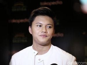 Perceraian Orangtua Tetap Berjalan, Rizky Febian Galau Lagi