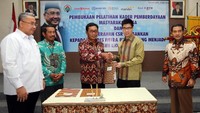 Kesepakatan kerjasama ini dituangkan dalam Memorandum of understanding (MoU) antara Direktur Hubungan Kelembagaan Bank BRI Sis Apik Wijayanto dengan Direktur Utama Lion Parcel Farian Kirana yang disaksikan oleh Menteri Desa Pembangunan Daerah Tertinggal dan Transmigrasi RI Eko Putro Sandjojo, Direktur Utama Bank BRI Suprajarto dan Direktur Utama Lion Group Edward Sirait. Foto: dok. BRI