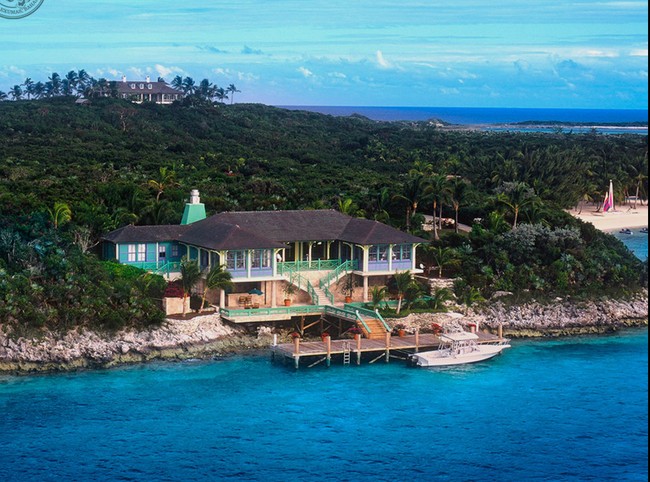 Ilusionis David Copperfield membeli 11 pulau di kepulauan Bahama, tepatnya di sekitar Musha Cay pada 2006. Kumpulan pulau itu ia beri nama The Islands of Copperfield Bay yang dibangun menjadi resort mewah. Foto: The Copperfield Bay