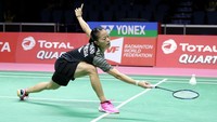 Fitriani tak bisa memberi banyak perlawanan dan kalah 8-21, 7-21 dari Intanon. Indonesia pun tertinggal 0-1. Foto: Tim Humas Dan Media PP PBSI