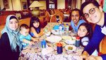10 Momen Papah Muda, Rionaldo Stokhorst Saat Makan Bareng Keluarga