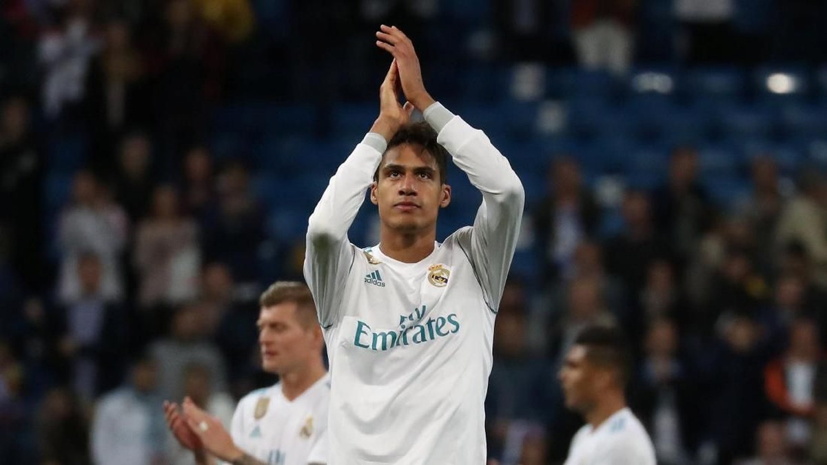 Bek Real Madrid Raphael Varane tak akan memberi celah untuk pemain-pemain Liverpool di final Liga Champions (Foto: Susana Vera/Reuters)