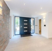 Interiornya didesain stylish dengan gaya unfinished khas industrial. Terlihat clean, minimalis tapi di sisi lain juga memiliki ambiens yang hangat. Foto: Dok. Bored Panda, Rightmove.co.uk