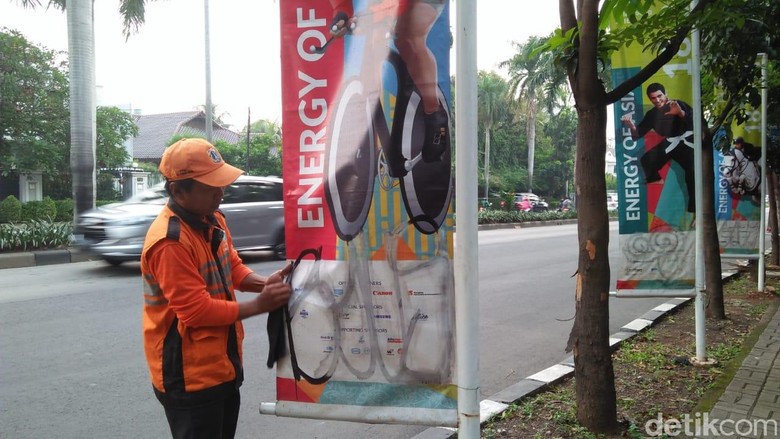Polisi Selidiki Coretan Banner Asian Games, Pelaku Diduga ABG Polisi Selidiki Coretan Banner Asian Games, Pelaku Diduga ABG