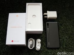 Unboxing Huawei P20 Pro dengan Tiga Kamera Leica