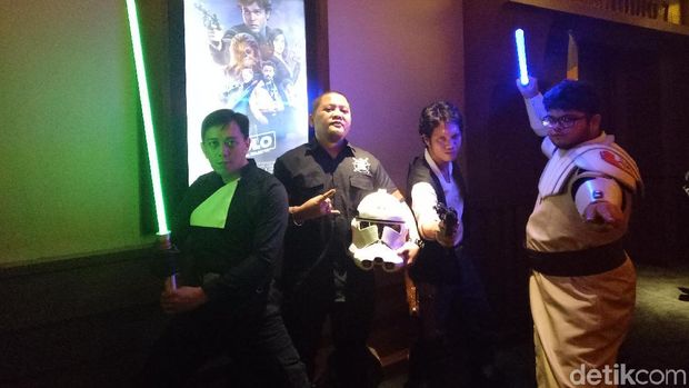 Penggemar Star Wars Gunakan Kostum Han Solo di Nobar 'Solo: A Star Wars Story'