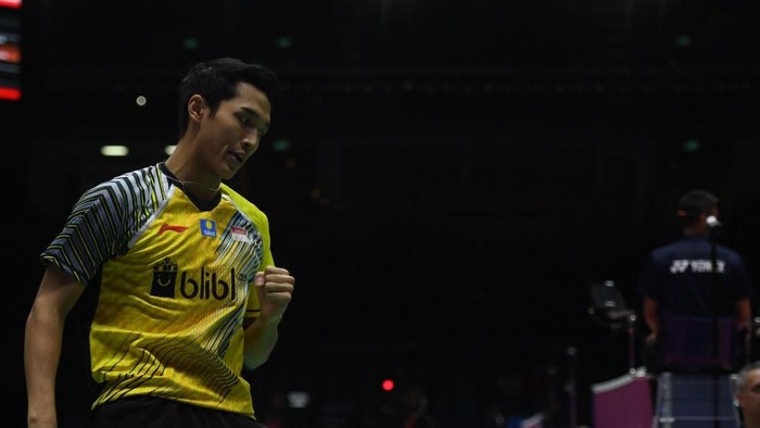 Ekspresi pebulu tangkis tunggal putra Indonesia Jonatan Christie usai berhasil mencetak skor saat melawan pebulu tangkis Malaysia Lee Zii Jia pada babak perempat final Piala Thomas 2018 di Impact Arena, Bangkok, Thailand, Kamis (24/5). Tim Thomas Indonesia melaju ke semi final Piala Thomas 2018 setelah menundukkkan Malaysia 3-1.ANTARA FOTO/Puspa Perwitasari/pd/18