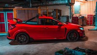 Ada yang memang hasil modifikasinya bagus dan cocok untuk mobil ada juga yang tidak. Tapi bagaimana dengan yang satu ini nih Otolovers? Sedan Honda Civic Type R disulap jadi mobil pikap. Mungkin modifikasi sejenis itu jarang kita lihat. Biasanya mobil yang disulap menjadi pikap adalah mobil dengan bodi bongsor. Foto: pool (express)