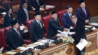 Setelah memberi penjelasan, DPR menyetujui RUU ini jadi UU.