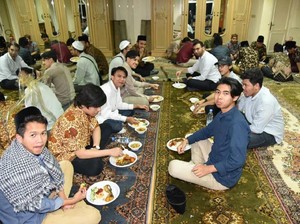 Semangat Puasa, Mahasiswa Indonesia Ramaikan Buka Bersama di KBRI Beirut