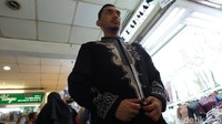 Penasaran harganya berapa? Randi menjelaskan untuk Baju Koko Black Panther dia jual dengan harga Rp 260.000. Khusus bagi yang ingin membeli borongan ia jual dengan harga Rp 3 juta/kodi.