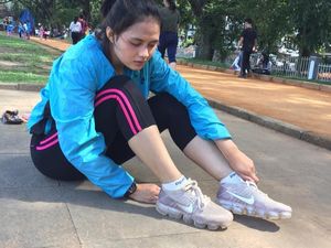 Gaya Olahraga Ismi Aisyah, Polwan Cantik yang Sempat Viral