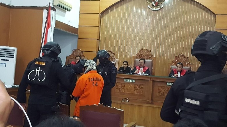 Teroris Abdurrahman Tiba di PN Jaksel, Sidang Pleidoi Dimulai Teroris Abdurrahman Tiba di PN Jaksel, Sidang Pleidoi Dimulai