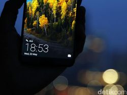 Unboxing Huawei P20 Pro dengan Tiga Kamera Leica