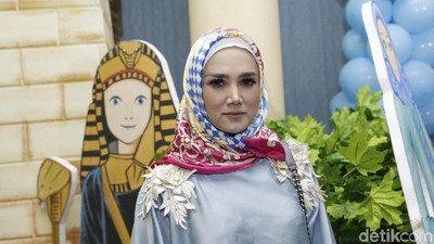 Mulan Jameela Mantap Kenakan Hijab