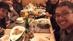 Hobi Minum Smoothies dan Makan Sehat, Ini Pose Titi DJ Saat Makan